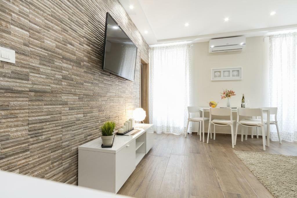 רוביני Apartments Elias מראה חיצוני תמונה